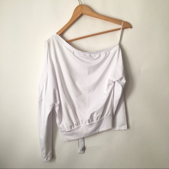 Wide Hem Asymmetric Shoulder Top - Picture 6 of 7